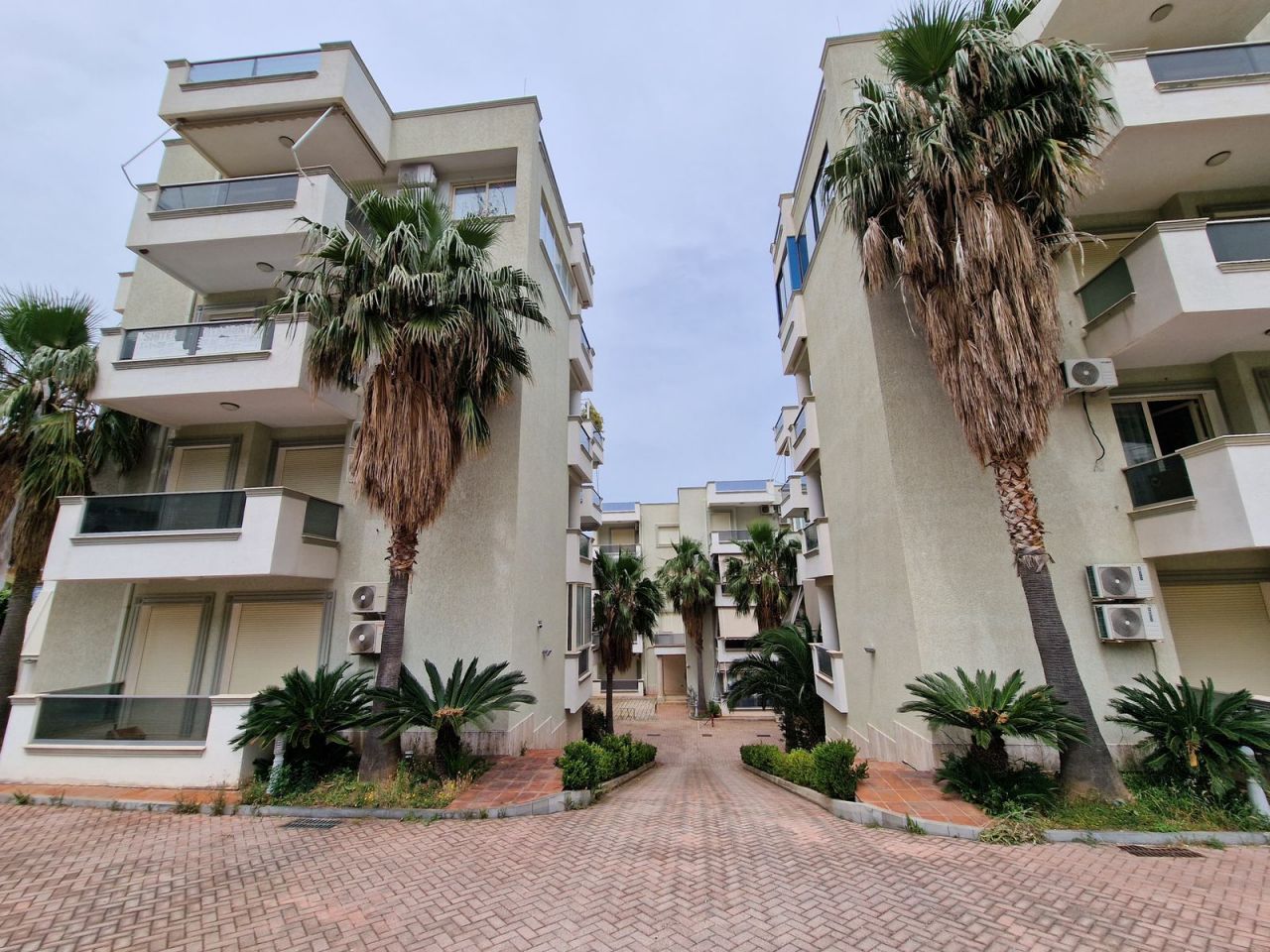 Luxuriöse Wohnung mit Meerblick zum Verkauf in Vlore